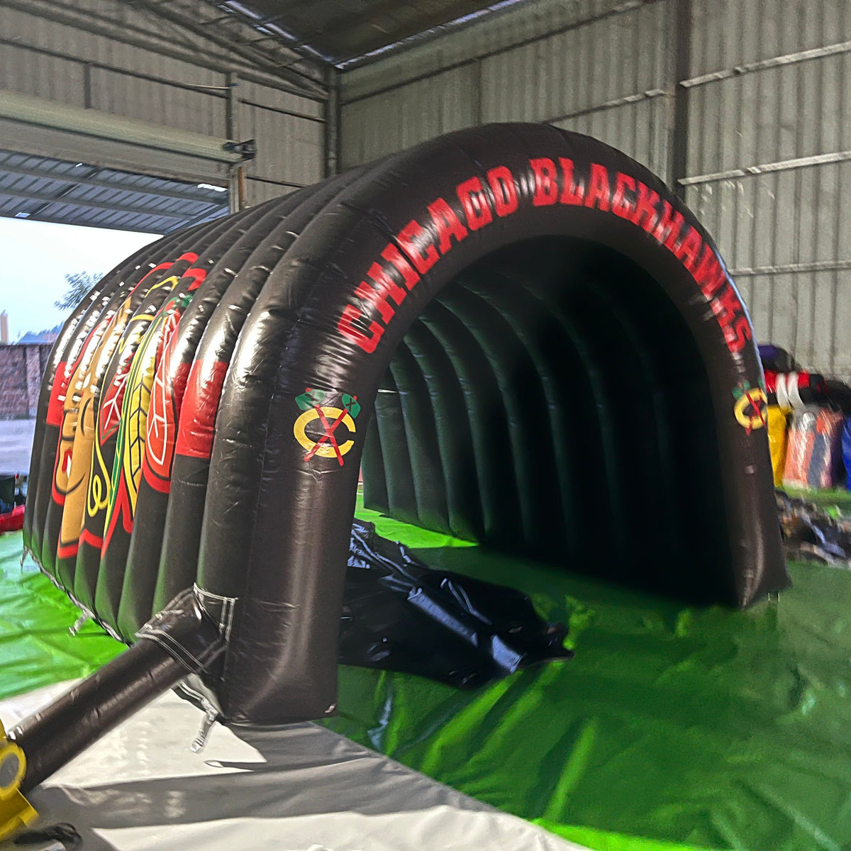 black regular inflatable tunnel