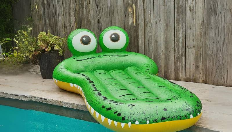 crocodile pool float