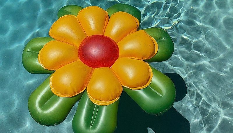 flower garland float