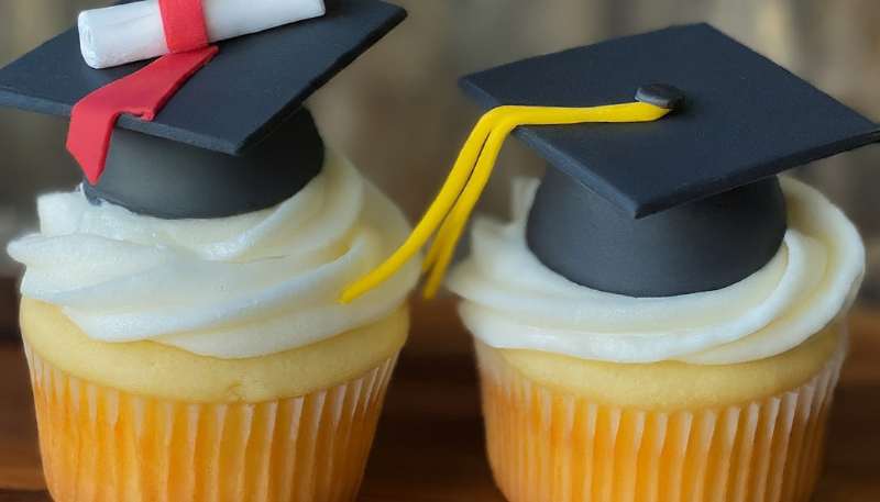 graduation themed cupcakes