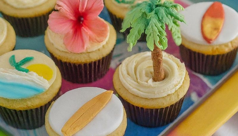 hawaiian themed cupcakes